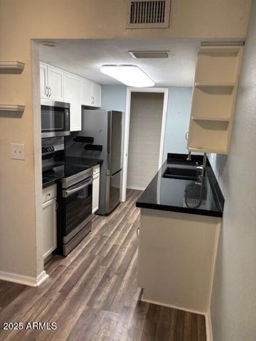 948 S ALMA SCHOOL Road 147, Mesa, AZ 85210