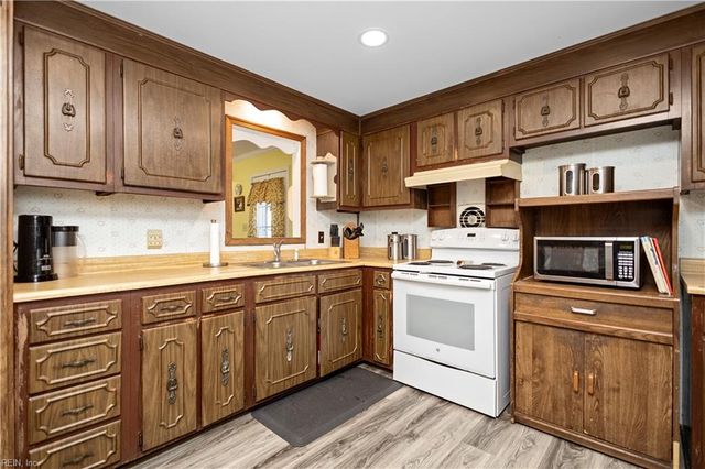 1837 Pocaty RD, Chesapeake, VA 23322