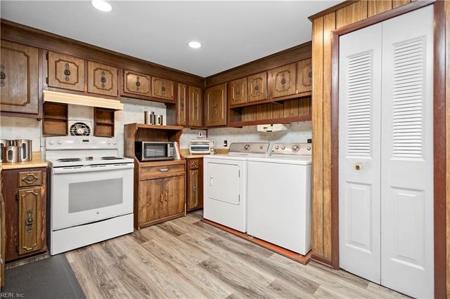 1837 Pocaty RD, Chesapeake, VA 23322