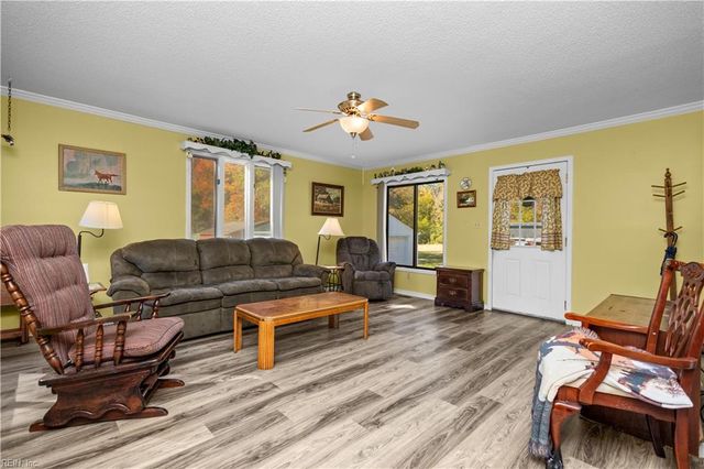 1837 Pocaty RD, Chesapeake, VA 23322