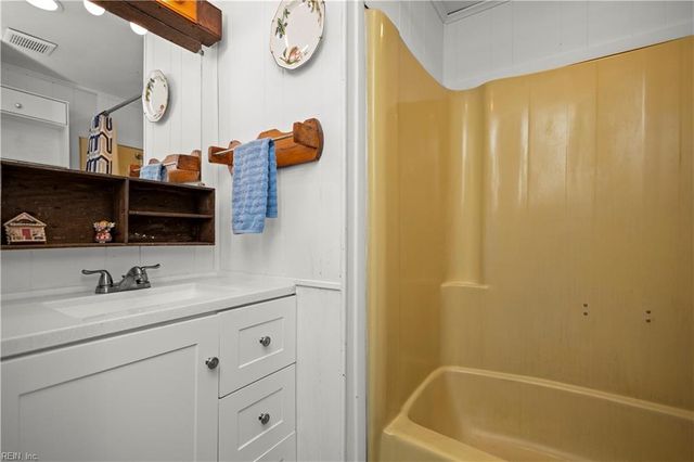 1837 Pocaty RD, Chesapeake, VA 23322