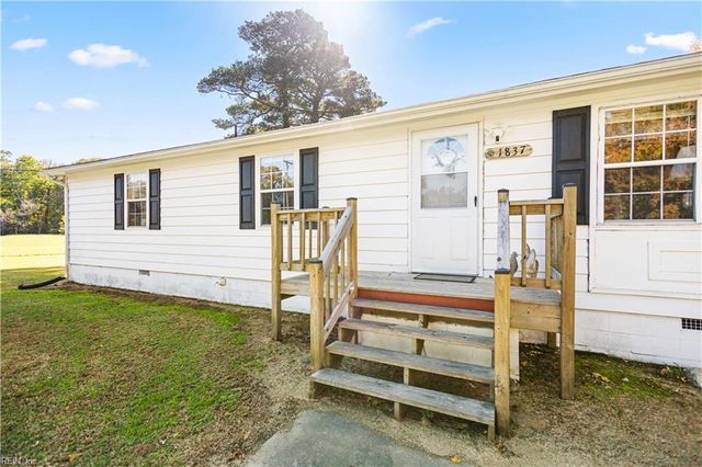 1837 Pocaty RD, Chesapeake, VA 23322