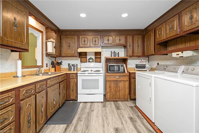 1837 Pocaty RD, Chesapeake, VA 23322