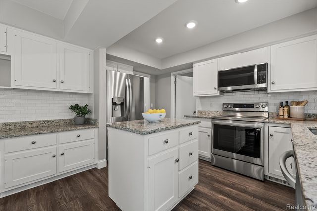 2006 WALDONS, West Bloomfield Charter Township, MI 48322