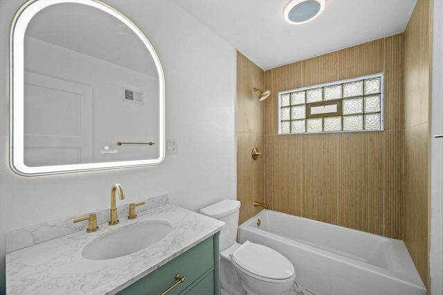 5375 N 64th STREET, Milwaukee, WI 53218