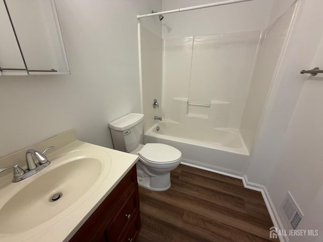 16 E Kupsch Street E A, Sayreville, NJ 08872