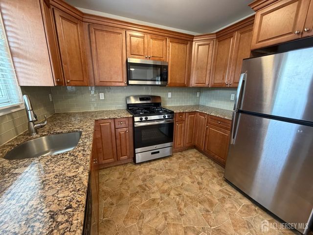 16 E Kupsch Street E A, Sayreville, NJ 08872