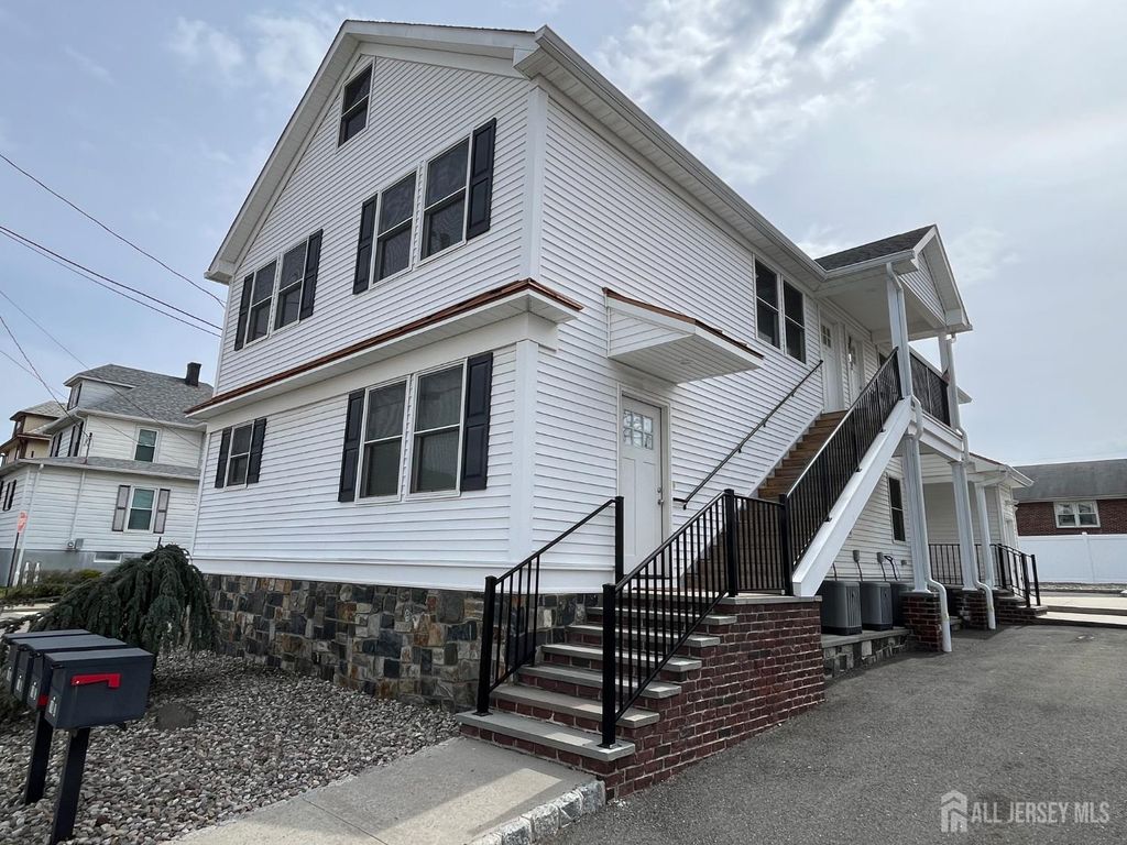 16 E Kupsch Street E A, Sayreville, NJ 08872