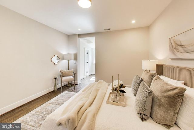 3527 HERTFORD PL NW, Washington, DC 20010
