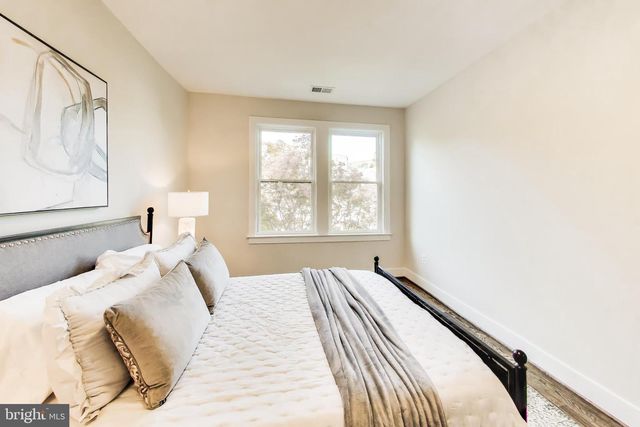 3527 HERTFORD PL NW, Washington, DC 20010