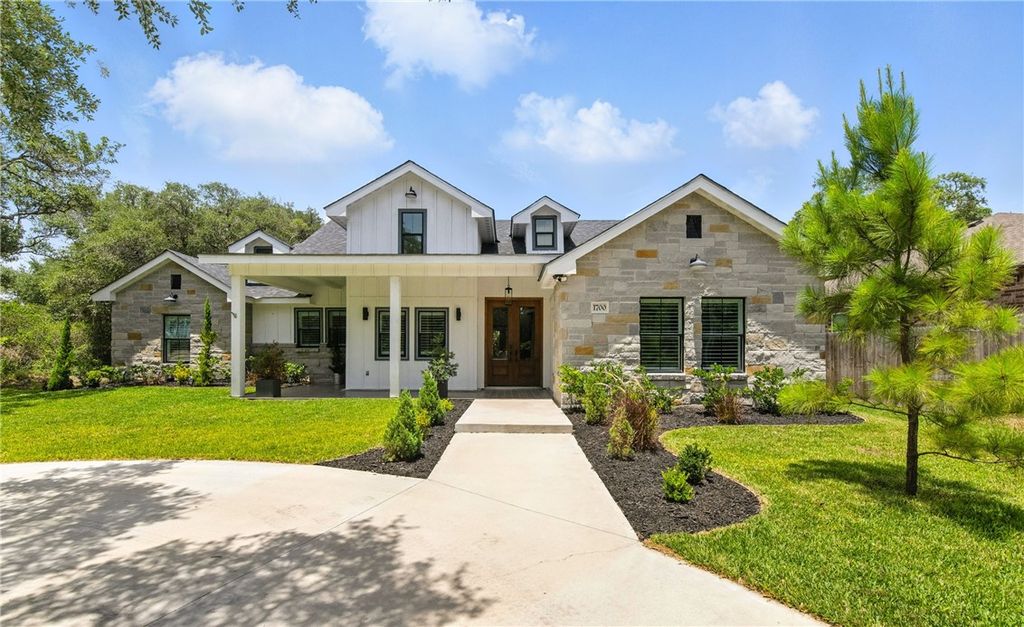 1700 6th St, Ingleside, TX 78362