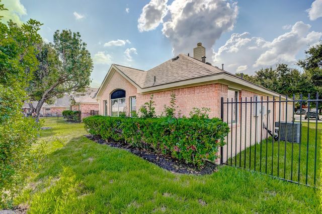 10318 Linden Springs Drive, Houston, TX 77095