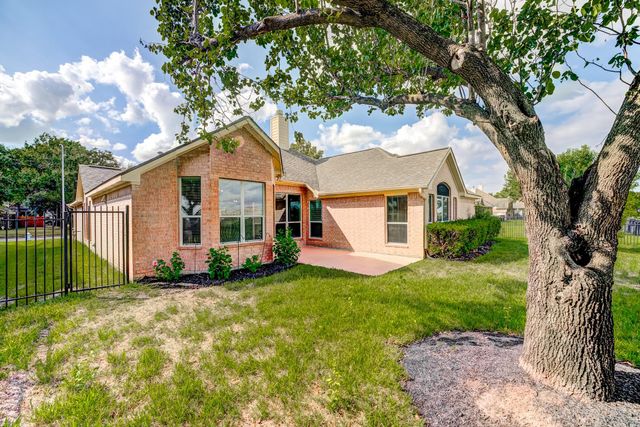 10318 Linden Springs Drive, Houston, TX 77095