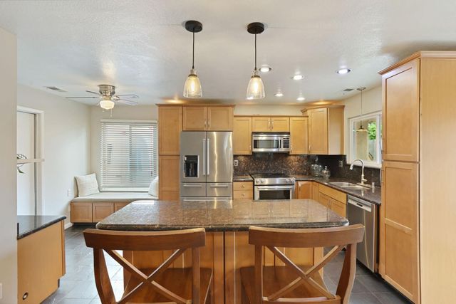 1020 Port Chelsea Cir, Lodi, CA 95240