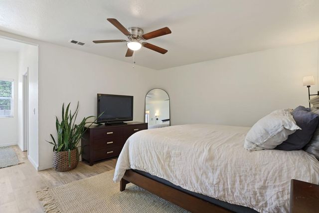 1020 Port Chelsea Cir, Lodi, CA 95240
