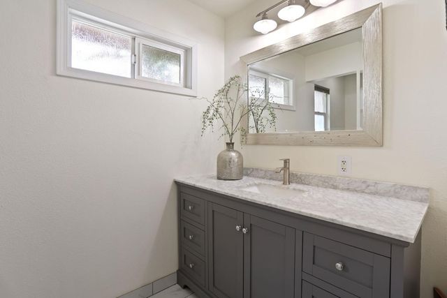 1020 Port Chelsea Cir, Lodi, CA 95240