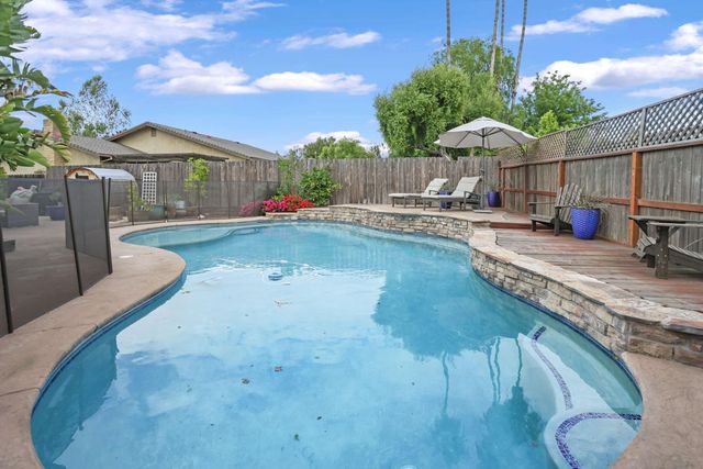 1020 Port Chelsea Cir, Lodi, CA 95240