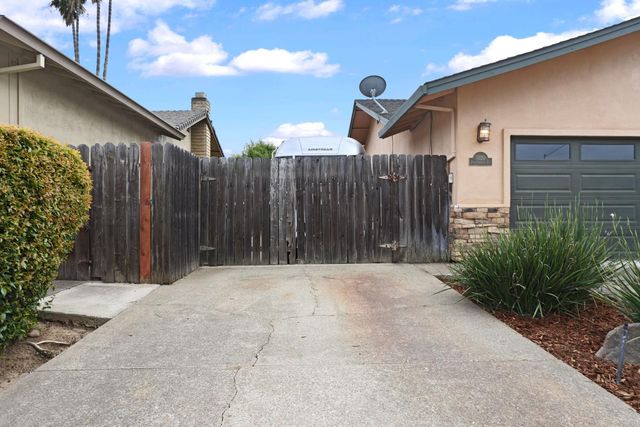 1020 Port Chelsea Cir, Lodi, CA 95240