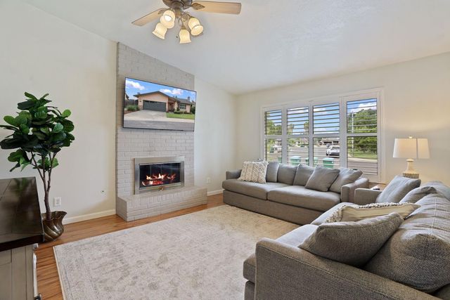 1020 Port Chelsea Cir, Lodi, CA 95240