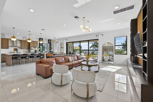 9280 W Parkland Bay Trail, Parkland, FL 33076