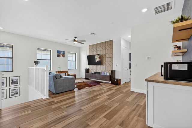 9280 W Parkland Bay Trail, Parkland, FL 33076