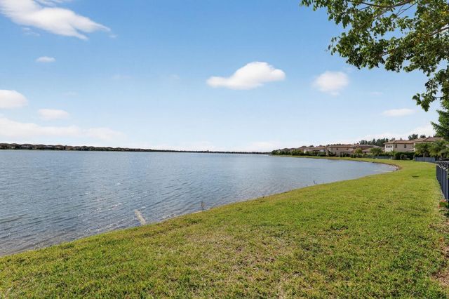 9280 W Parkland Bay Trail, Parkland, FL 33076