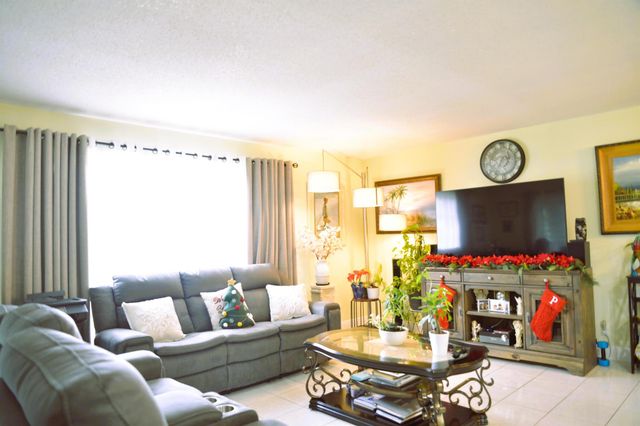 1027 S South Drive A, Delray Beach, FL 33445