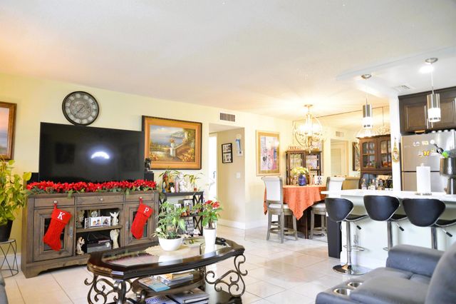 1027 S South Drive A, Delray Beach, FL 33445