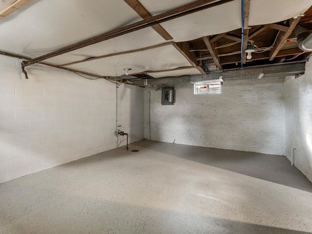 1414 S 14th STREET, Manitowoc, WI 54220