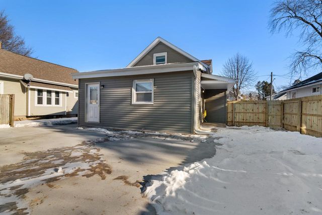 1414 S 14th STREET, Manitowoc, WI 54220