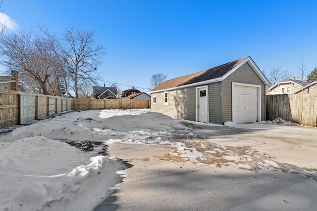 1414 S 14th STREET, Manitowoc, WI 54220