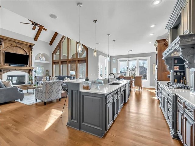 12703 W 160th Terrace, Overland Park, KS 66221