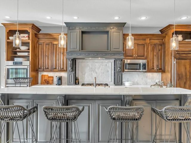 12703 W 160th Terrace, Overland Park, KS 66221