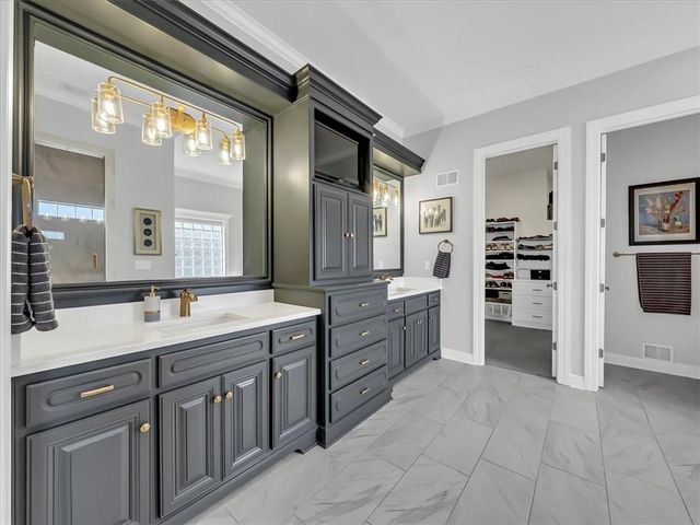 12703 W 160th Terrace, Overland Park, KS 66221