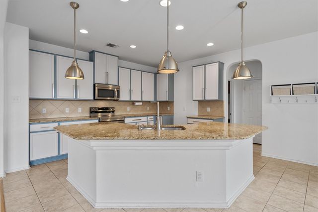 607 Yosemite TRL, Taylor, TX 76574