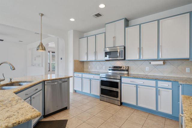 607 Yosemite TRL, Taylor, TX 76574