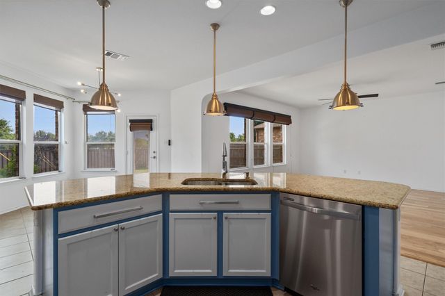 607 Yosemite TRL, Taylor, TX 76574