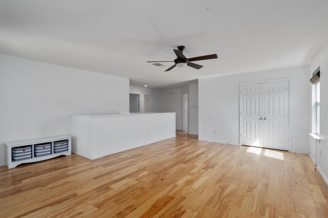 607 Yosemite TRL, Taylor, TX 76574