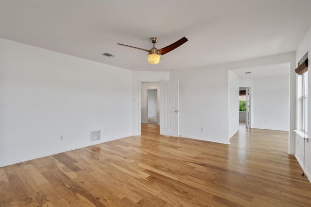 607 Yosemite TRL, Taylor, TX 76574