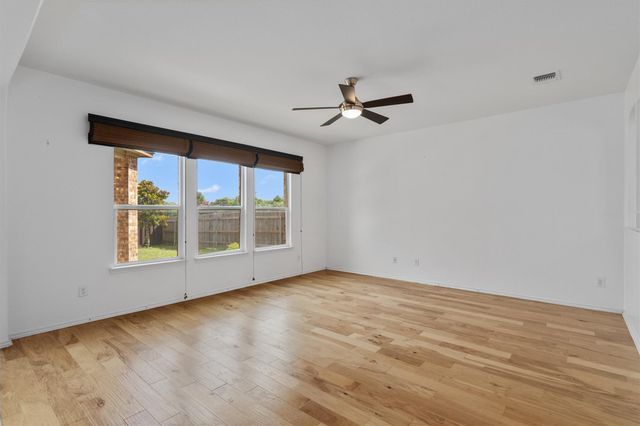 607 Yosemite TRL, Taylor, TX 76574