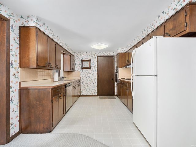 5745 N Brookwood Drive, Fort Wayne, IN 46835