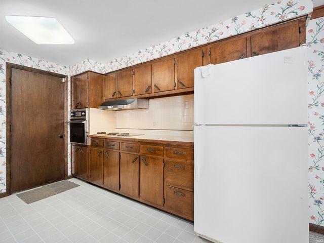 5745 N Brookwood Drive, Fort Wayne, IN 46835