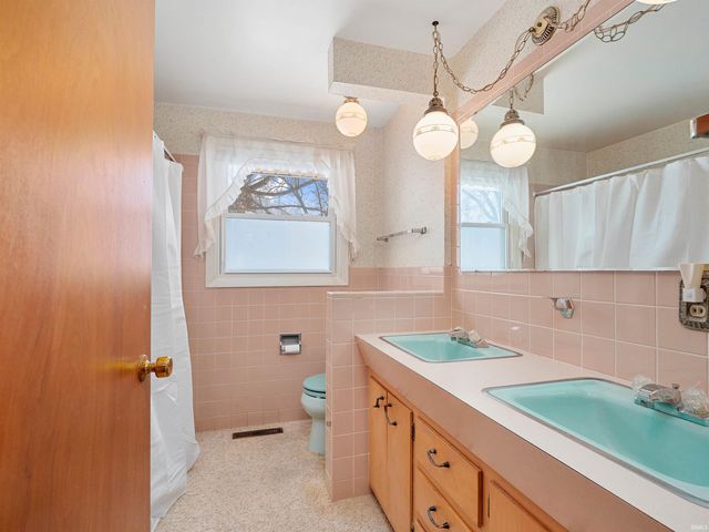 5745 N Brookwood Drive, Fort Wayne, IN 46835