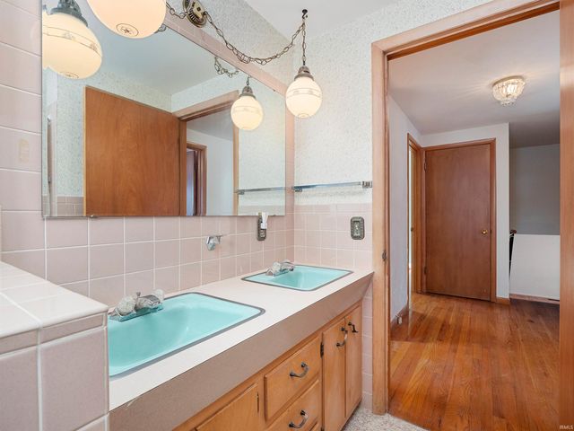 5745 N Brookwood Drive, Fort Wayne, IN 46835