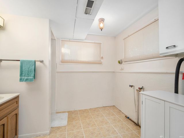 5745 N Brookwood Drive, Fort Wayne, IN 46835