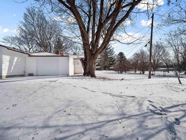 5745 N Brookwood Drive, Fort Wayne, IN 46835