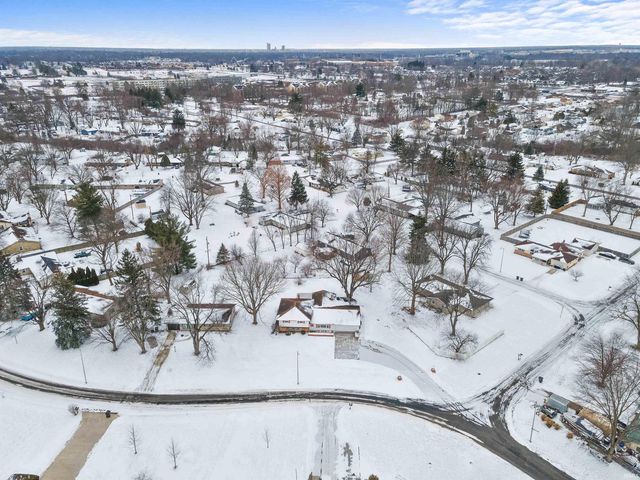 5745 N Brookwood Drive, Fort Wayne, IN 46835