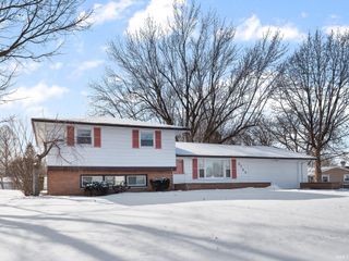 5745 N Brookwood Drive, Fort Wayne, IN 46835