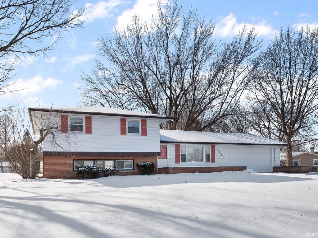 5745 N Brookwood Drive, Fort Wayne, IN 46835