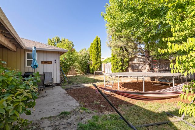1860 Cottonwood Drive, Central Point, OR 97502